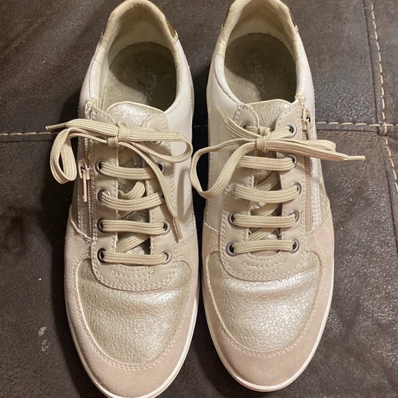 LN Excellent Condition Authentic Italian Leather And Suede GEOX Luxury Tennis